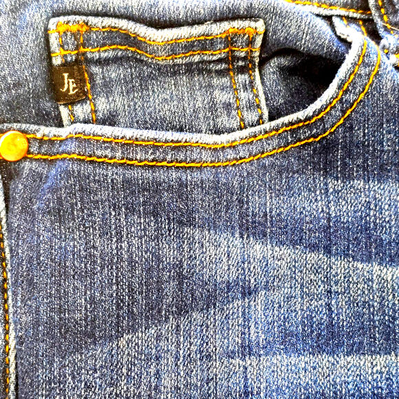 Judy Blue Women’s Skinny Fit Low Rise Distressed Raw Hem Jeans, Size 11/30 - Picture 3 of 9